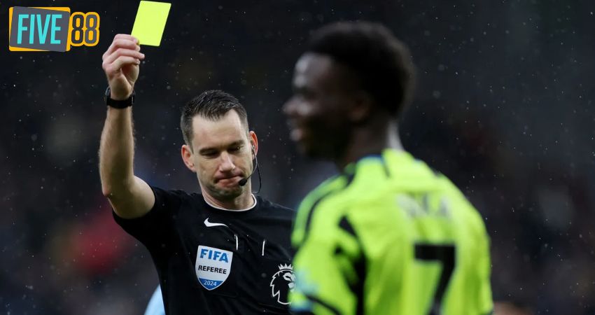 Kèo cầu thủ nhận thẻ phạt  (Player to be Booked) là gì?